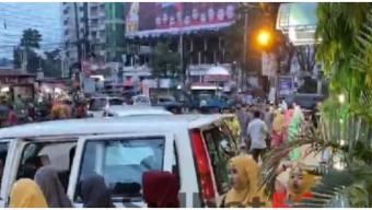 নগরীতে ভূমিকম্প আতঙ্কে বিয়ের আসর ছেড়ে রাস্তায় বর