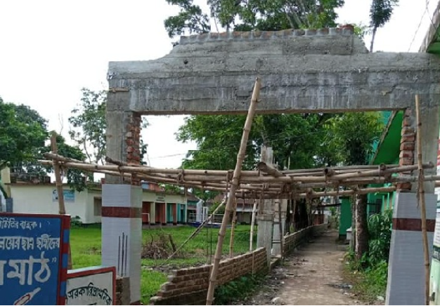 ভাদেশ্বরের নির্মাণাধীন গেইটের নামকরণ নিয়ে দুপক্ষের উত্তেজনা