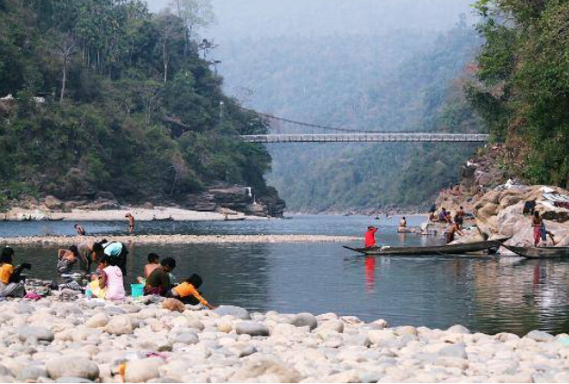 জাফলংয়ে চাঁদাবাজি বন্ধের দাবিতে স্মারকলিপি