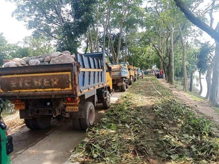 জাফলংয়ে পাথর খেকোদের বন্যা পরবর্তী মহা উৎসব!