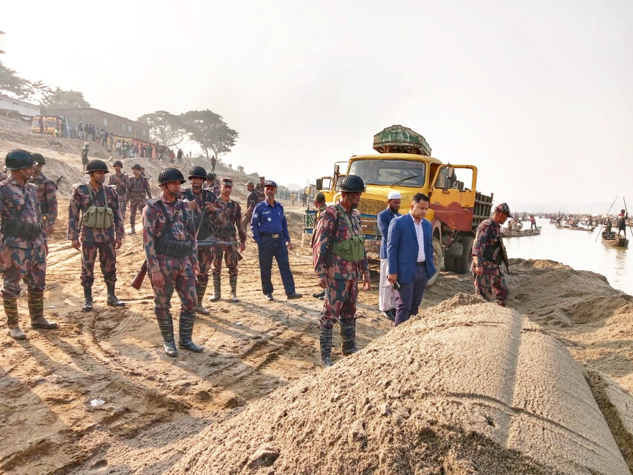 গোয়াইনঘাটে টাস্কফোর্স অভিযান;বালু-পাথর লুটপাটে বহিরাগত ১০ হাজার শ্রমিক