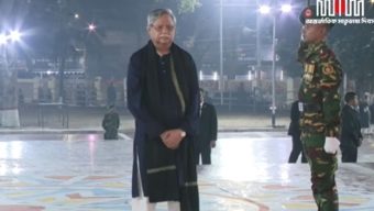 একুশের প্রথম প্রহরে শহিদ মিনারে রাষ্ট্রপতি মো. সাহাবুদ্দিনের শ্রদ্ধা নিবেদন