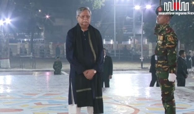 একুশের প্রথম প্রহরে শহিদ মিনারে রাষ্ট্রপতি মো. সাহাবুদ্দিনের শ্রদ্ধা নিবেদন